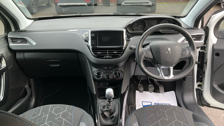 Peugeot 2008 1.2 PureTech 110 Signature 5dr Petrol Estate